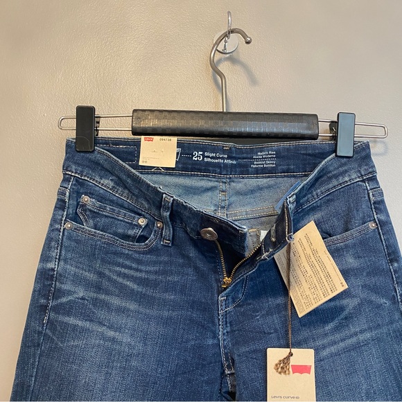 LEVI's, NWT, DEMI CURVE, Modern Rise, Bootcut Skinny Jeans. 25X32 inseam. - Picture 4 of 7